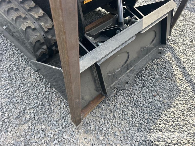 BisonTek BT310 Mini Compact Track Loader (Unused) Kompaktrakodók