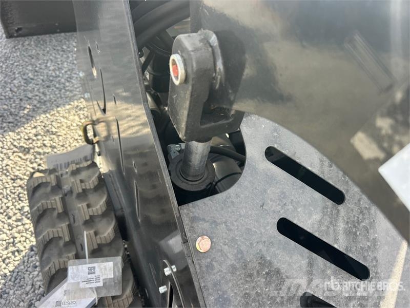  BisonTek BT310 Mini Compact Track Loader (Unused) لوادر انزلاقية التوجيه