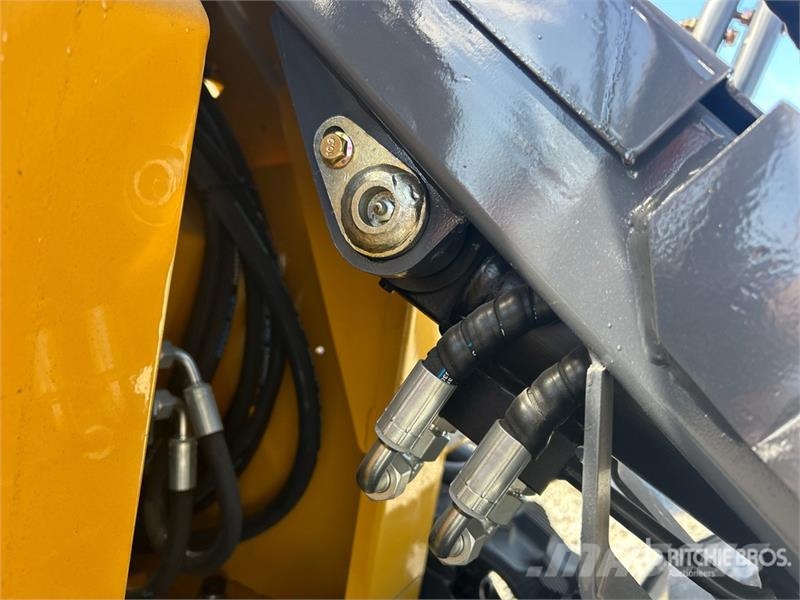 BisonTek BT360 Mini Compact Track Loader (Unused) Мини товарачи