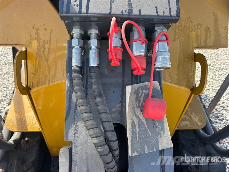 BisonTek BT360 Mini Compact Track Loader (Unused) Мини товарачи