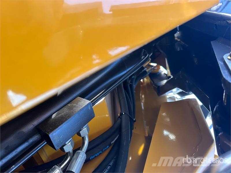 BisonTek BT360 Mini Compact Track Loader (Unused) Мини товарачи