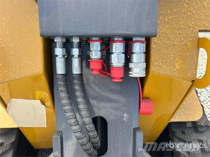 BisonTek BT360 Mini Compact Track Loader (Unused) Мини товарачи