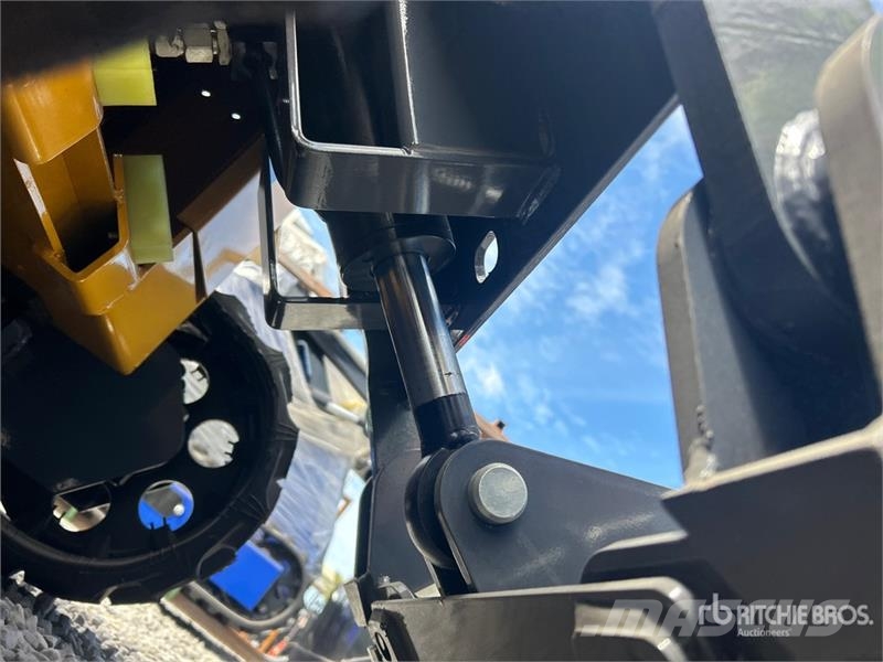 BisonTek BT360 Mini Compact Track Loader (Unused) Мини товарачи