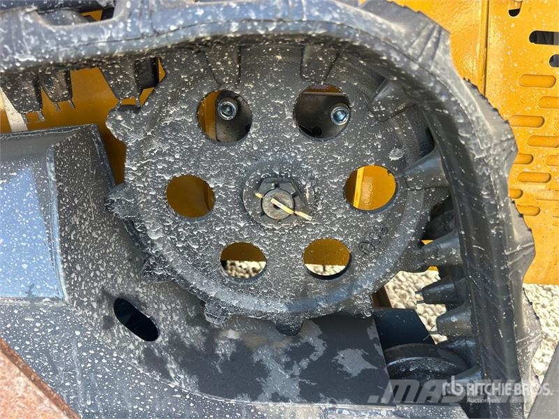 BisonTek BT360 Mini Compact Track Loader (Unused) Мини товарачи