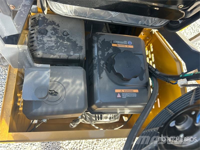BisonTek BT360 Mini Compact Track Loader (Unused) Мини товарачи