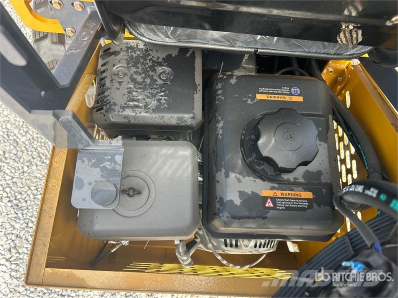 BisonTek BT360 Mini Compact Track Loader (Unused) Мини товарачи