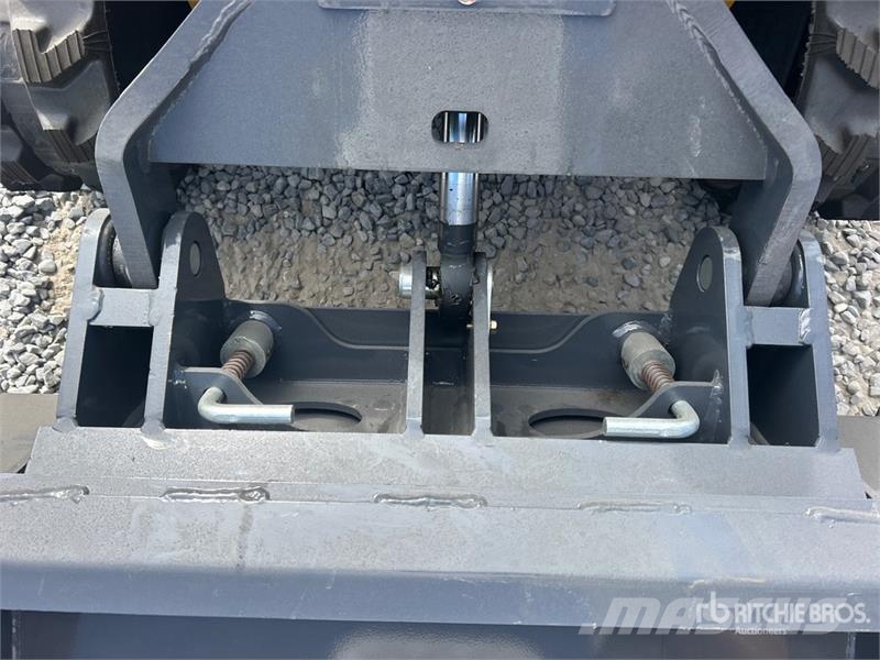 BisonTek BT360 Mini Compact Track Loader (Unused) Мини товарачи