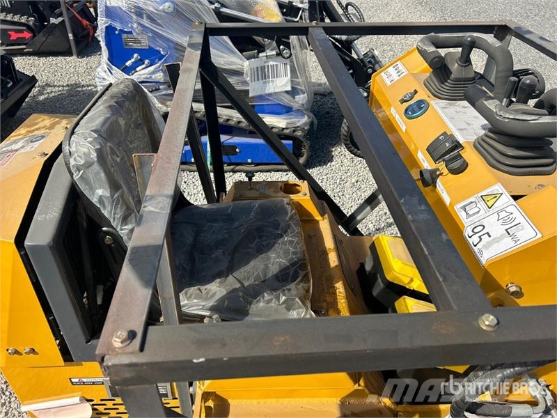 BisonTek BT360 Mini Compact Track Loader (Unused) Мини товарачи