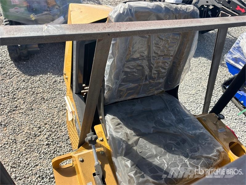BisonTek BT360 Mini Compact Track Loader (Unused) Мини товарачи