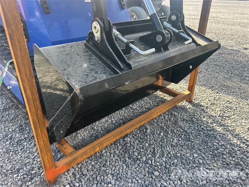 BisonTek BT380 Mini Compact Track Loader (Unused) Kompaktlaadurid