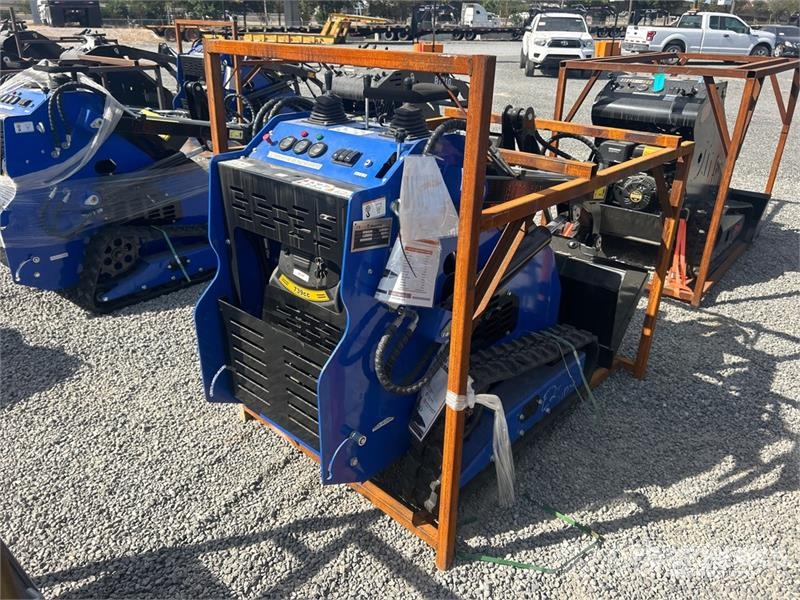  BisonTek BT380 Mini Compact Track Loader (Unused) لوادر انزلاقية التوجيه