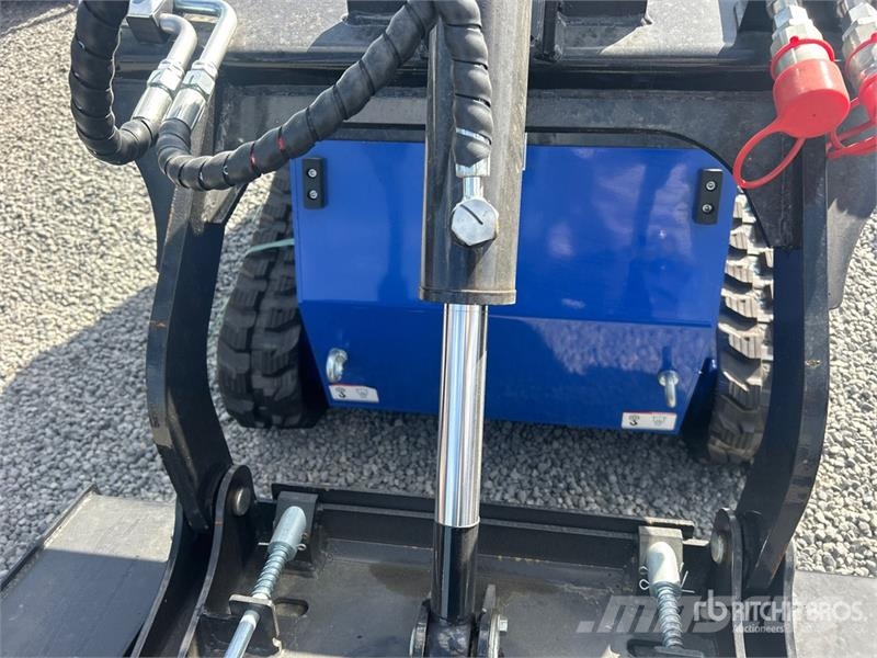 BisonTek BT380 Mini Compact Track Loader (Unused) Kompaktrakodók