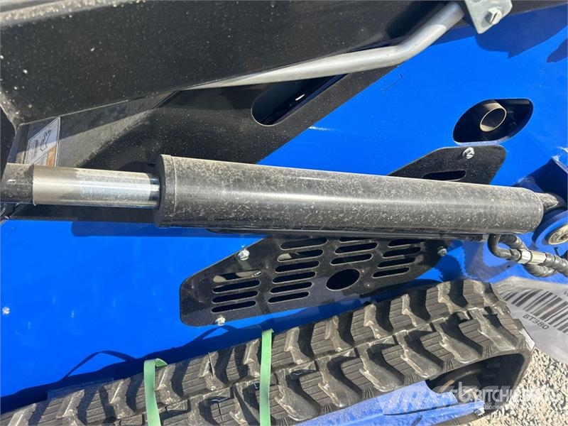  BisonTek BT380 Mini Compact Track Loader (Unused) لوادر انزلاقية التوجيه