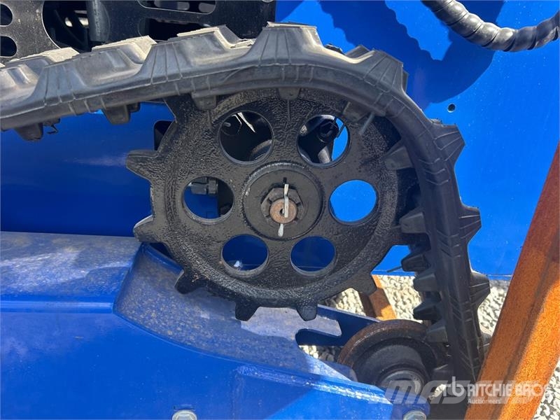  BisonTek BT380 Mini Compact Track Loader (Unused) لوادر انزلاقية التوجيه