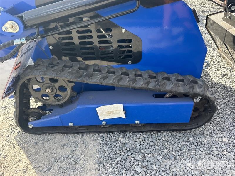  BisonTek BT380 Mini Compact Track Loader (Unused) لوادر انزلاقية التوجيه