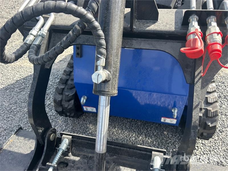  BisonTek BT380 Mini Compact Track Loader (Unused) لوادر انزلاقية التوجيه
