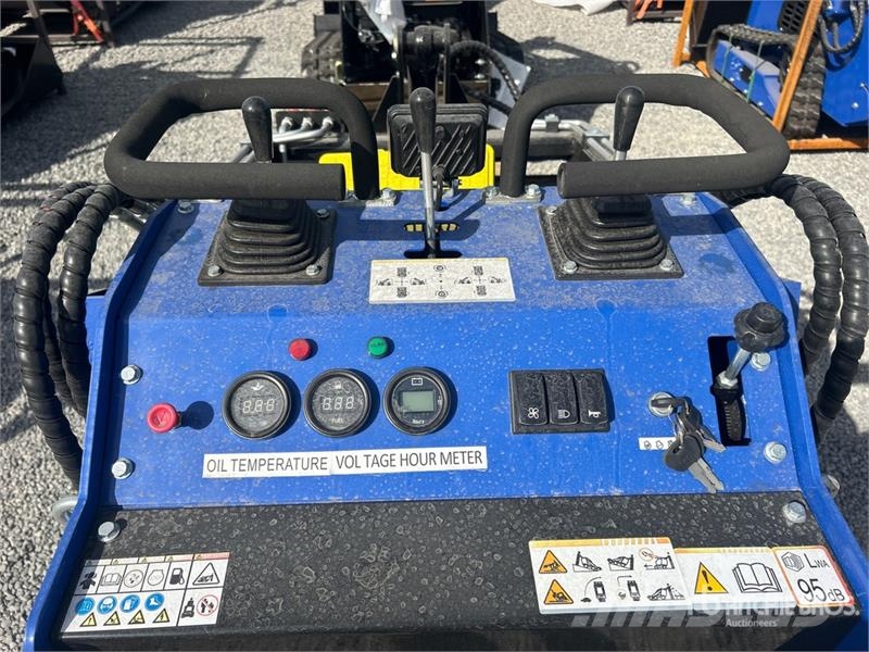  BisonTek BT380 Mini Compact Track Loader (Unused) لوادر انزلاقية التوجيه