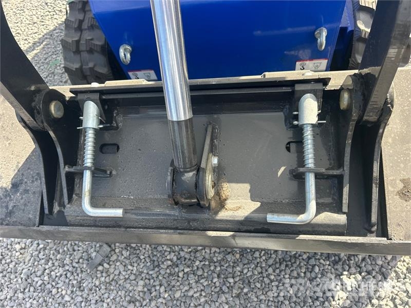 BisonTek BT380 Mini Compact Track Loader (Unused) Kompaktrakodók