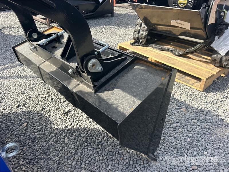  BisonTek BT380 Mini Compact Track Loader (Unused) لوادر انزلاقية التوجيه