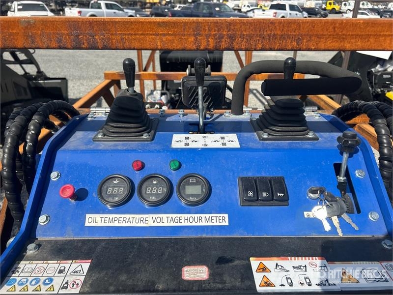  BisonTek BT380 Mini Compact Track Loader (Unused) لوادر انزلاقية التوجيه