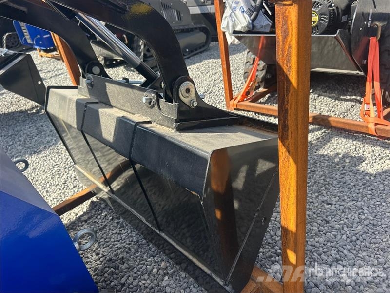  BisonTek BT380 Mini Compact Track Loader (Unused) لوادر انزلاقية التوجيه