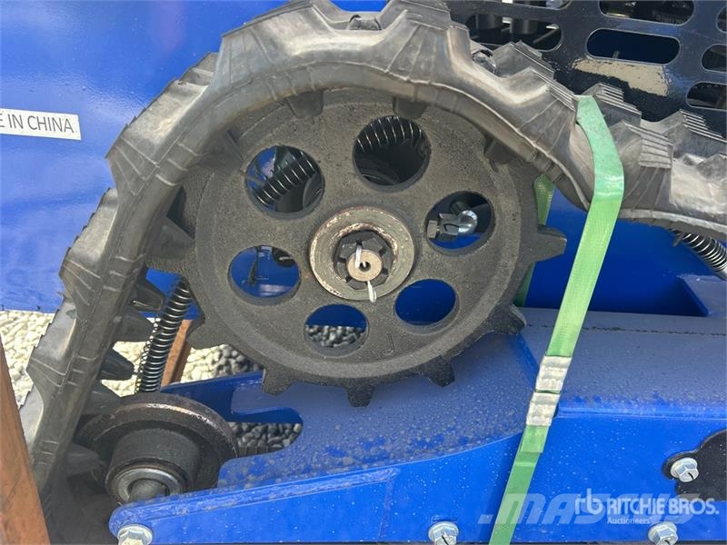 BisonTek BT380 Mini Compact Track Loader (Unused) Kompaktrakodók