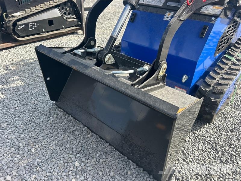  BisonTek BT380 Mini Compact Track Loader (Unused) لوادر انزلاقية التوجيه
