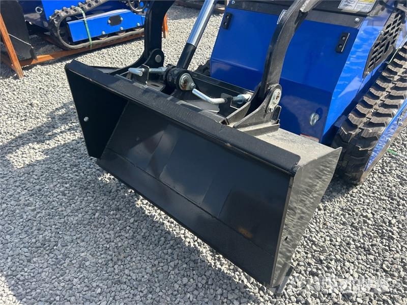 BisonTek BT380 Mini Compact Track Loader (Unused) Kompaktrakodók