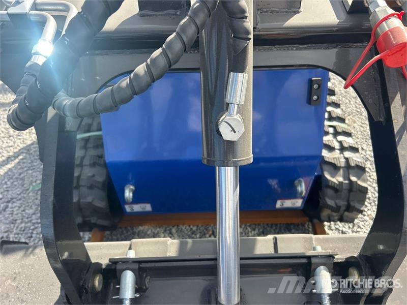 BisonTek BT380 Mini Compact Track Loader (Unused) Kompaktrakodók