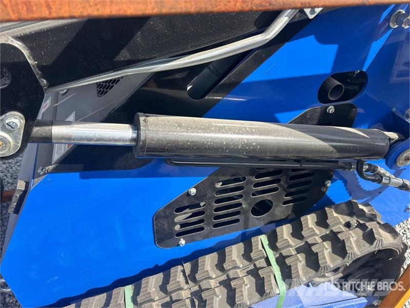 BisonTek BT380 Mini Compact Track Loader (Unused) Kompaktrakodók