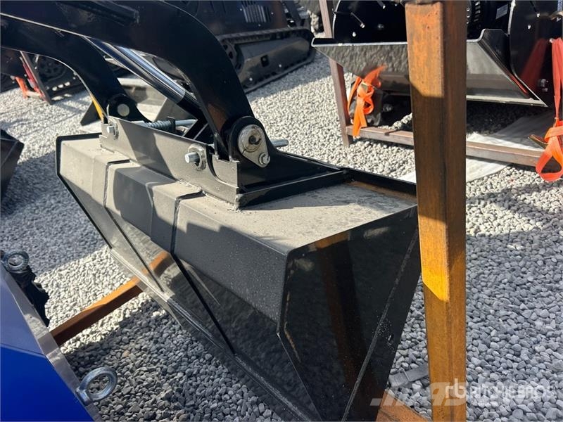 BisonTek BT380 Mini Compact Track Loader (Unused) Kompaktrakodók