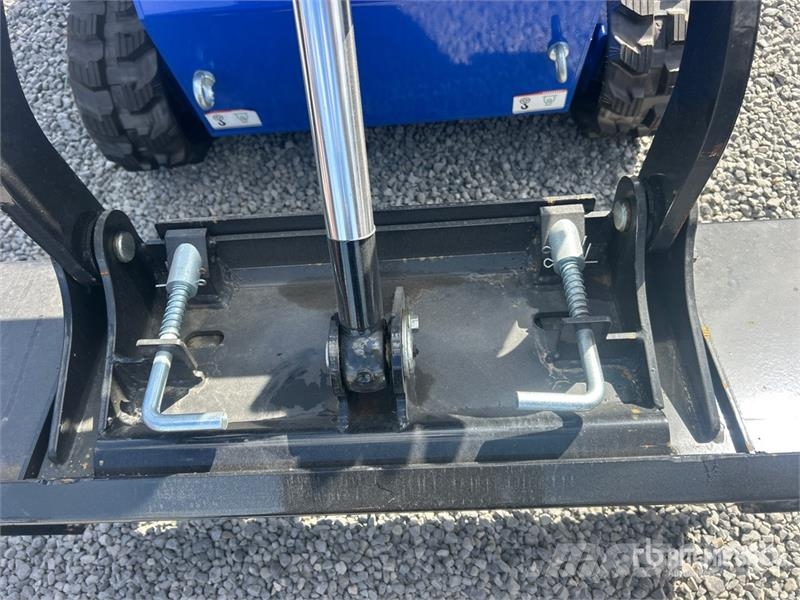 BisonTek BT380 Mini Compact Track Loader (Unused) Kompaktrakodók