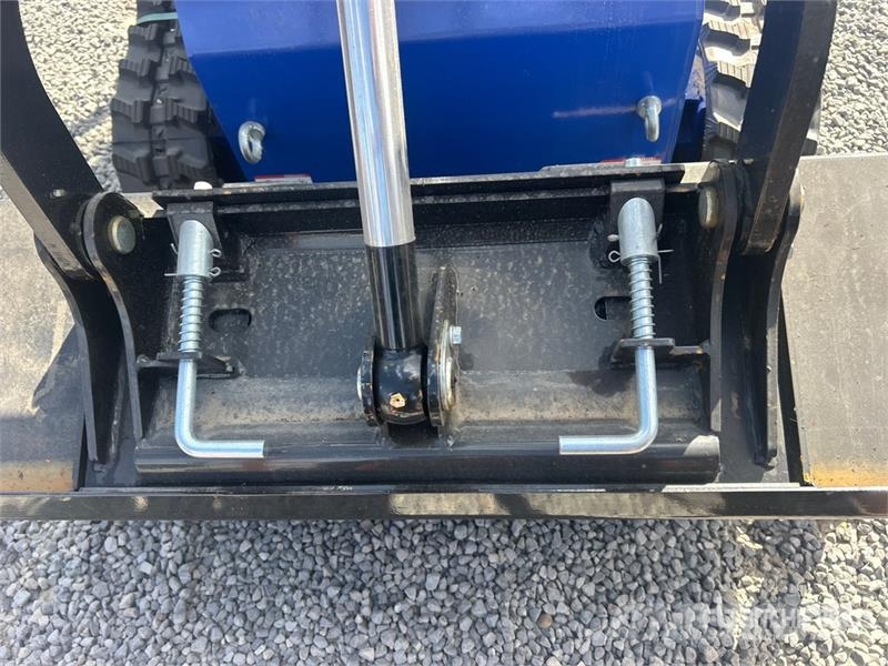  BisonTek BT380 Mini Compact Track Loader (Unused) لوادر انزلاقية التوجيه