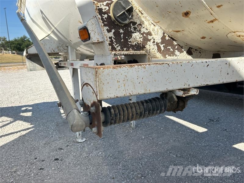 Blacksmith 32 ft T/A Frameless End Dump Trailer Самоскиди