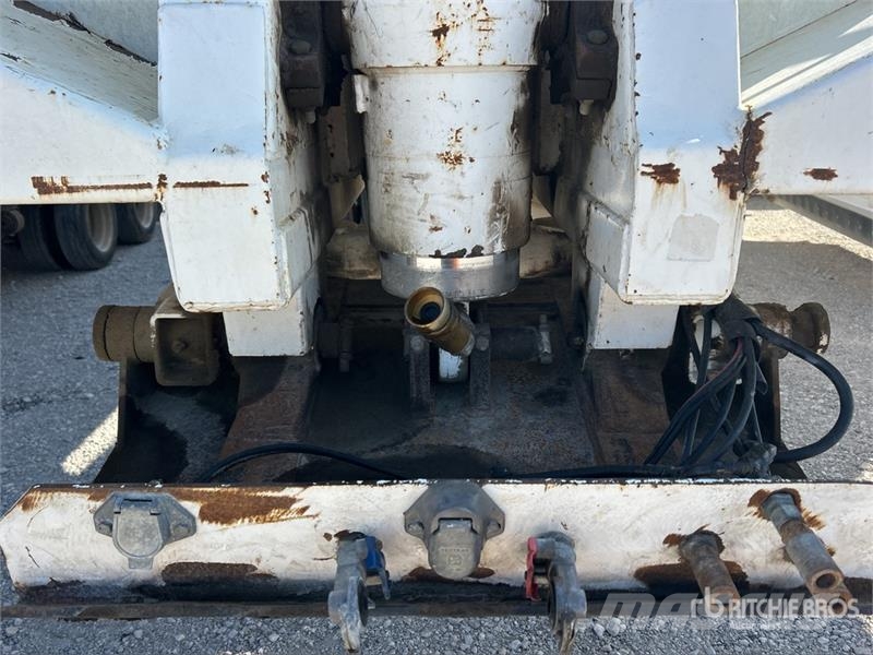 Blacksmith 32 ft T/A Frameless End Dump Trailer Самоскиди