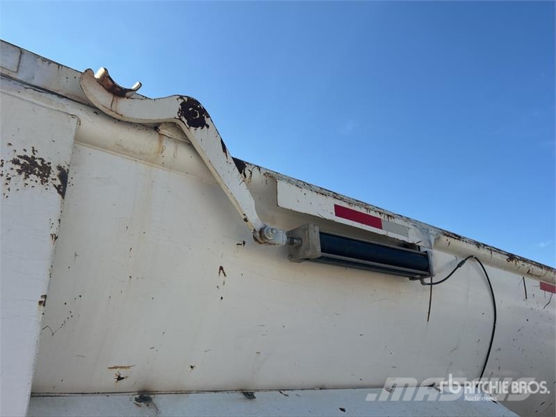 Blacksmith 32 ft T/A Frameless End Dump Trailer Самоскиди