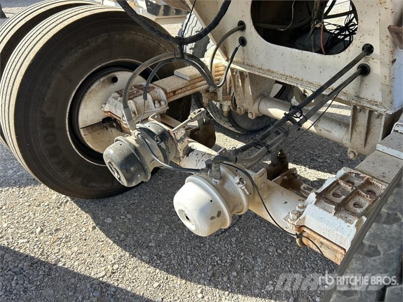 Blacksmith 32 ft T/A Frameless End Dump Trailer Самоскиди