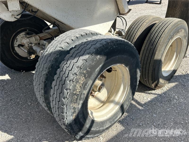 Blacksmith 32 ft T/A Frameless End Dump Trailer Самоскиди