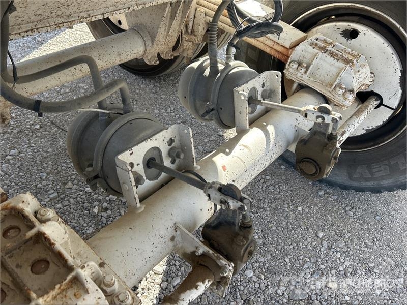 Blacksmith 32 ft T/A Frameless End Dump Trailer Самоскиди
