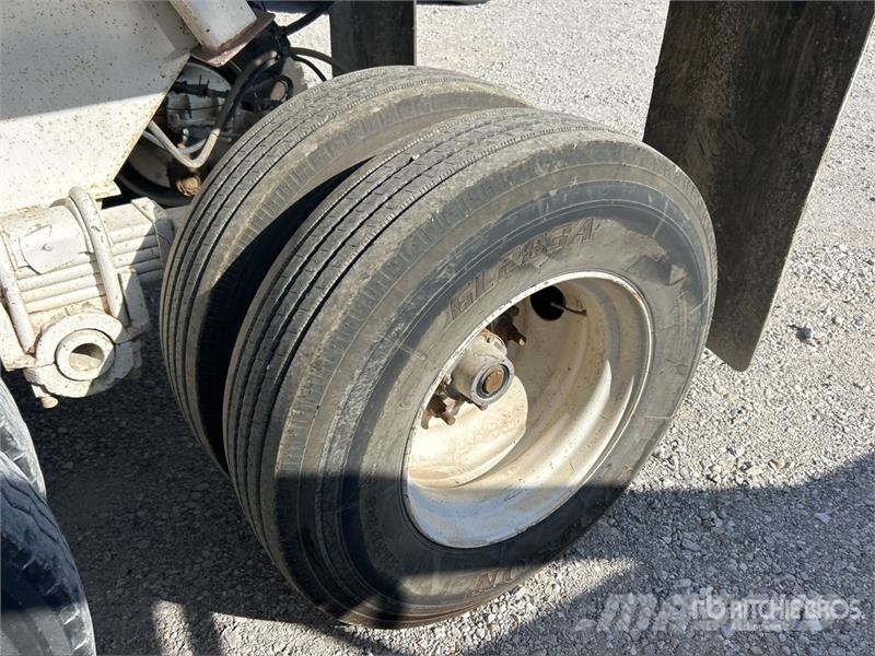 Blacksmith 32 ft T/A Frameless End Dump Trailer Самоскиди