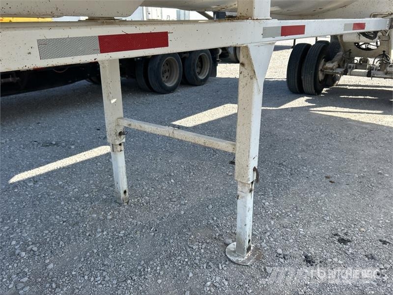 Blacksmith 32 ft T/A Frameless End Dump Trailer Самоскиди