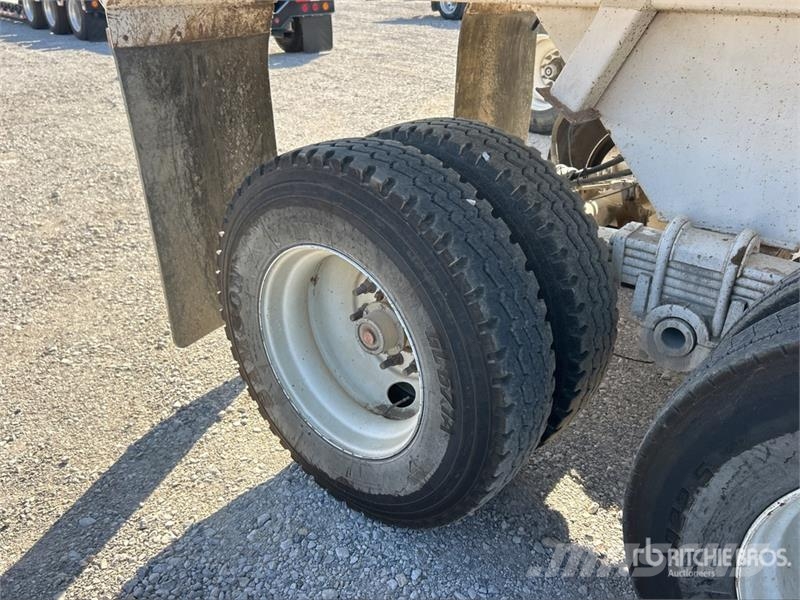 Blacksmith 32 ft T/A Frameless End Dump Trailer Самоскиди