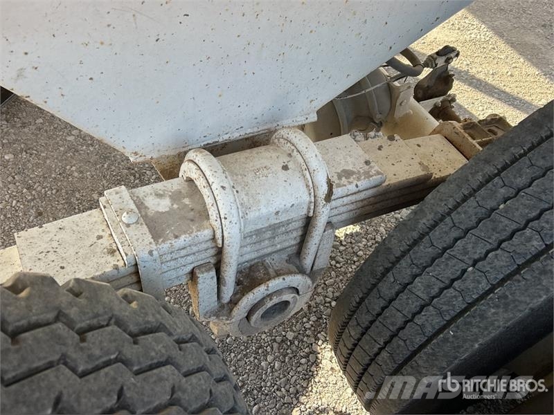 Blacksmith 32 ft T/A Frameless End Dump Trailer Самоскиди