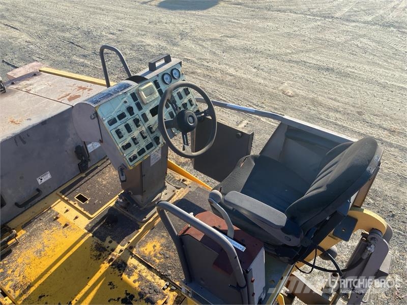 Blaw-Knox PF6160 Wheel Asphalt Paver Asfalta klājēji