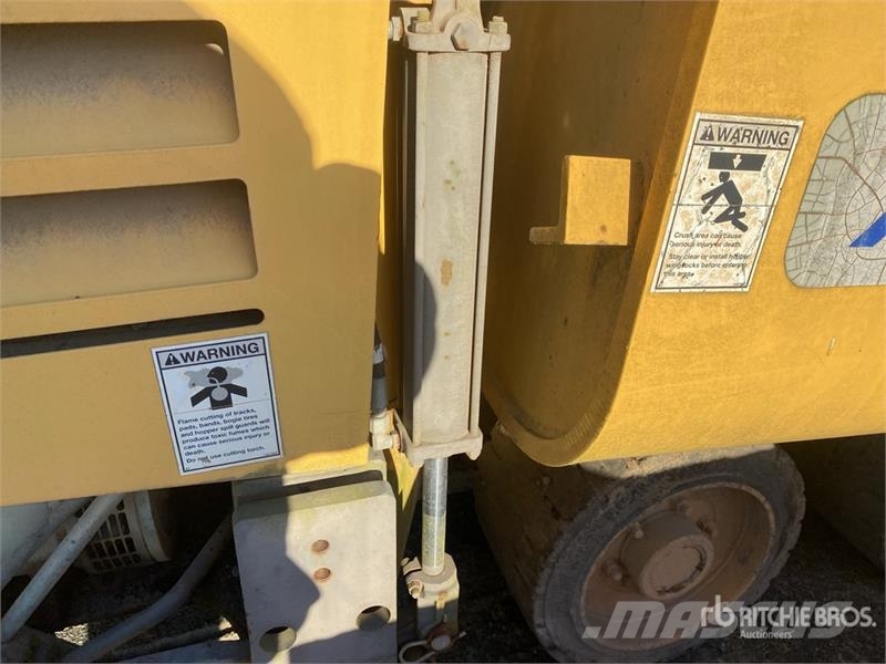 Blaw-Knox PF6160 Wheel Asphalt Paver Asfalta klājēji