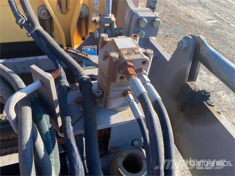 Blaw-Knox PF6160 Wheel Asphalt Paver Asfalta klājēji