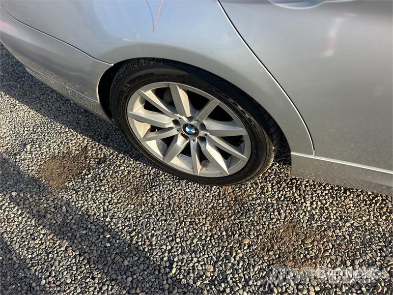 BMW 3 Series 328i Automobile Otomobiller
