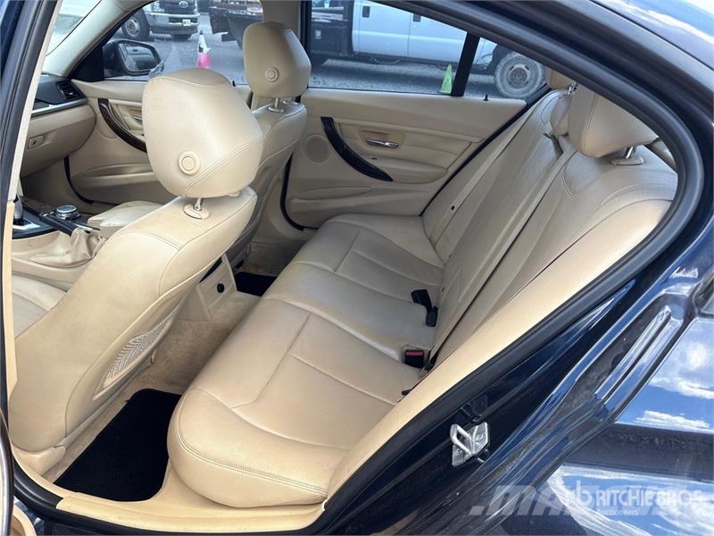 BMW 320i Automobile (Inoperable) Автомобілі