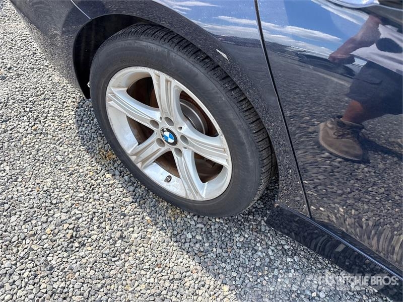 BMW 320i Automobile (Inoperable) Автомобілі