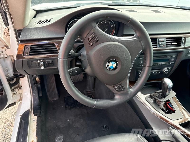BMW 328i Automobile (Inoperable) Avtomobili